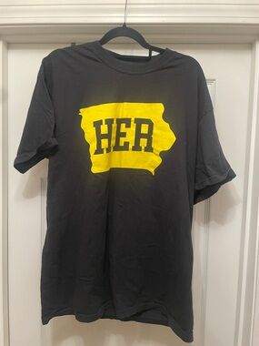 Caitlin Clark HER Iowa barstool sports Black Tee men’s XL wnba ncaa basketball